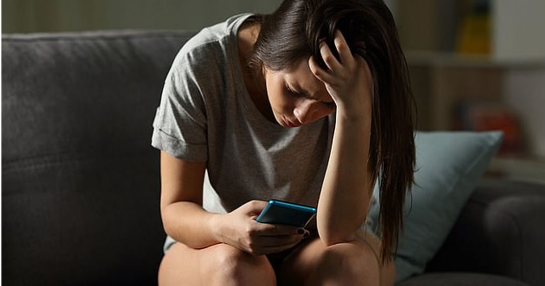 Estudo revela que doenças mentais estão aumentando devido ao vício em celulares! Estresse e ansiedade são os mais comuns.