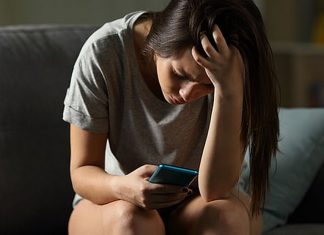 Estudo revela que doenças mentais estão aumentando devido ao vício em celulares! Estresse e ansiedade são os mais comuns.