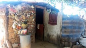 resilienciamag.com - Amigos constroem casa pra mulher doente que vive em casebre de barro