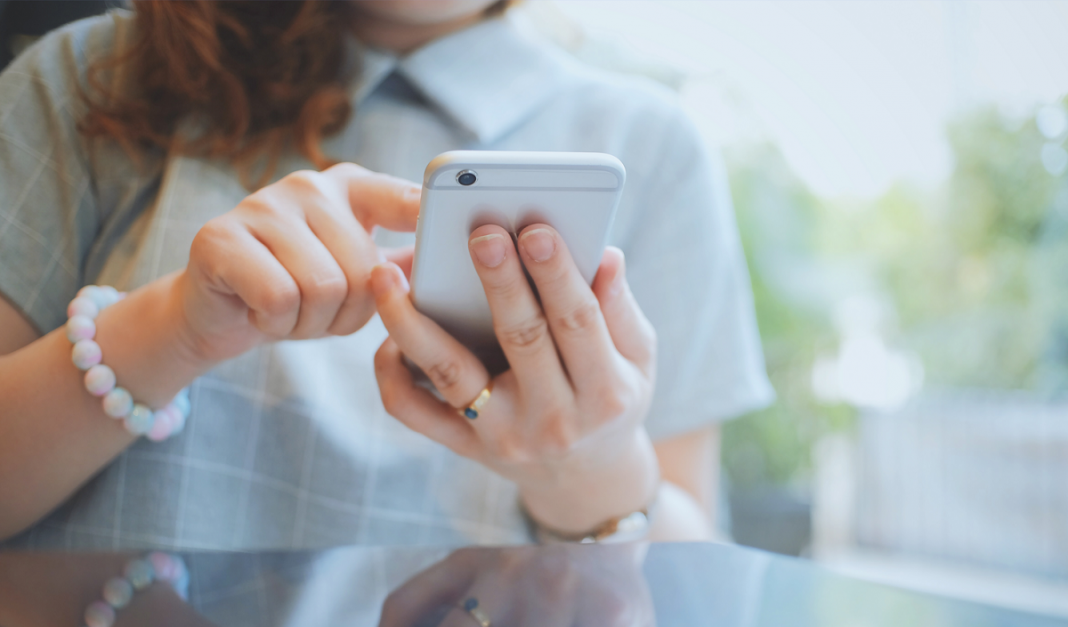 Deixar o celular de lado por algumas horas para que o cérebro se “recarregue”