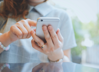 Deixar o celular de lado por algumas horas para que o cérebro se “recarregue”