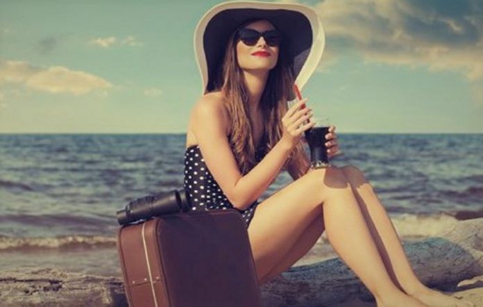valise-chapeau-femme-plage