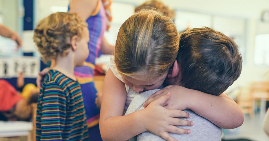 Ensine aos seus filhos que sinceridade e empatia precisam andar juntas