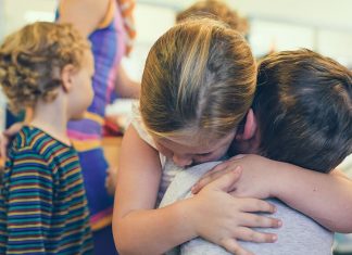 Ensine aos seus filhos que sinceridade e empatia precisam andar juntas