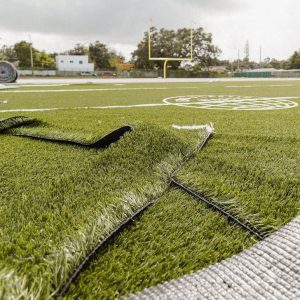 resilienciamag.com - Adidas constrói campo de futebol com plástico reciclado. O melhor jogo é salvar o planeta!