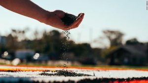 resilienciamag.com - Adidas constrói campo de futebol com plástico reciclado. O melhor jogo é salvar o planeta!