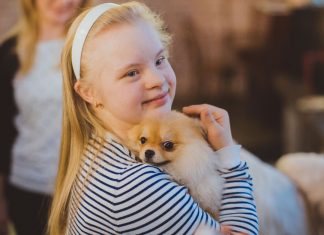 Estudo revela que cães podem ajudar crianças com autismo e síndrome de Down!