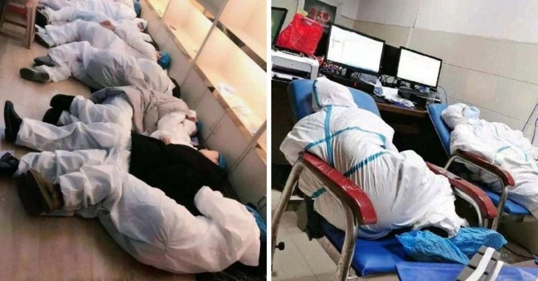 Médicos chineses exaustos descansam nos corredores dos hospitais