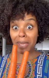 resilienciamag.com - Vegana viraliza no TikTok ao fazer "bacon vegetal".