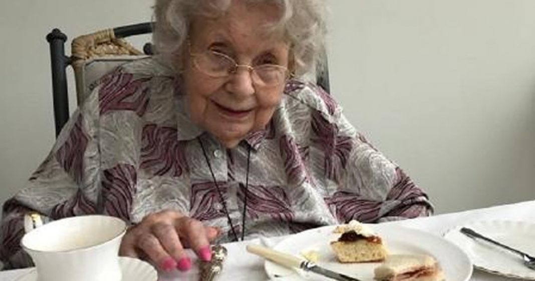 Idosa de 99 anos está curada! Ela é uma sobrevivente!