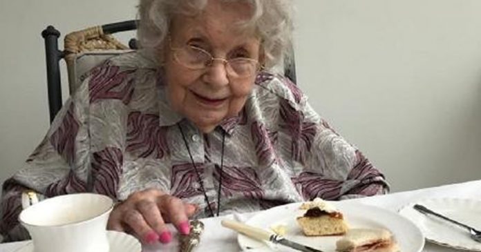 idosa-de-99-anos-esta-curada-ela-e-uma-sobrevivente idosa-de-99-anos-esta-curada-ela-e-uma-sobrevivente