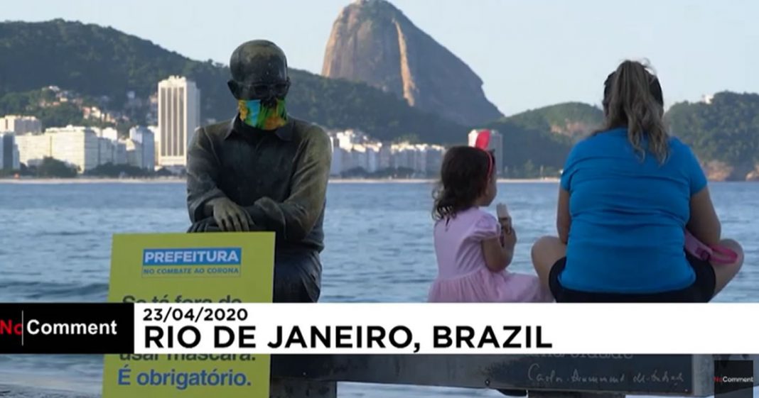 Máscaras faciais foram colocadas nas estátuas do Rio de Janeiro para impedir o COVID-19