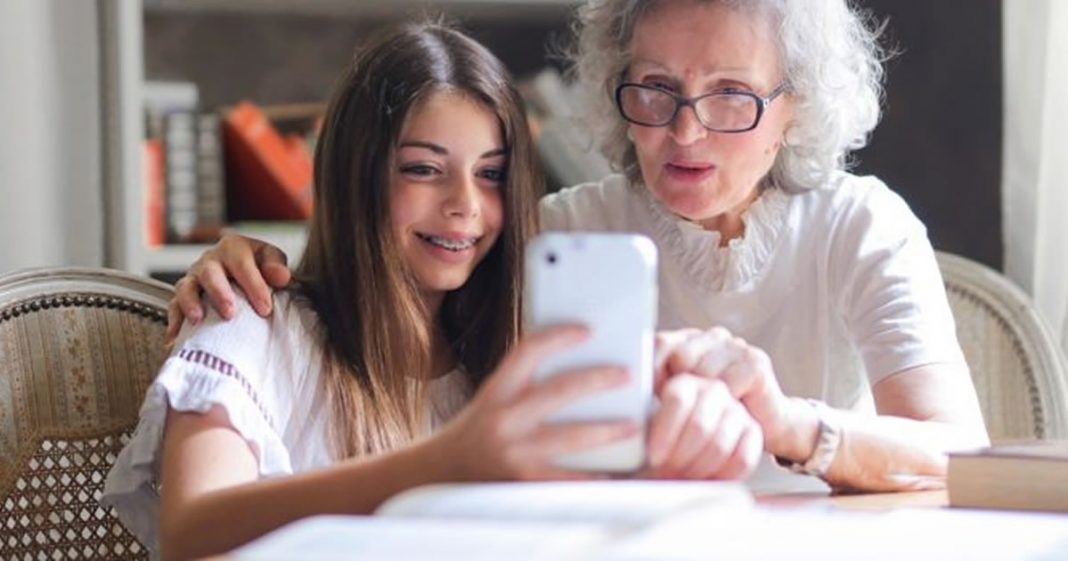 A tecnologia não afastou as pessoas, apenas conectou as afinidades.