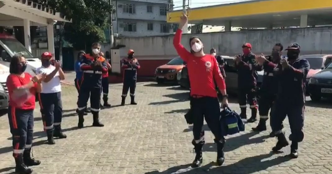 Após 9 dias na UTI, profissional do SAMU volta ao trabalho na linha de frente