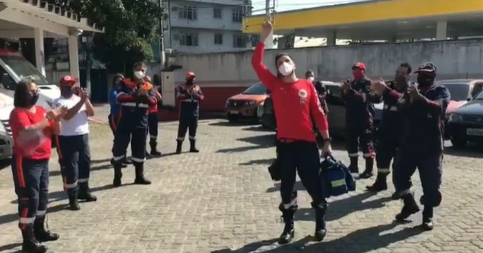 depois-de-9-dias-internado-na-uti-enfermeiro-volta-ao-trabalho-na-linha-de-frente depois-de-9-dias-internado-na-uti-enfermeiro-volta-ao-trabalho-na-linha-de-frente