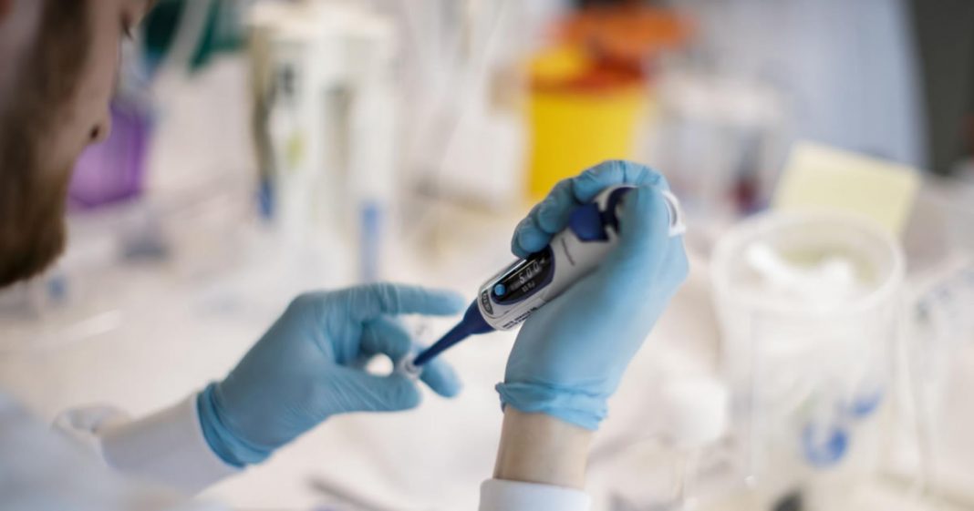 Oxford convoca 10 mil pessoas pra testar vacina contra covid