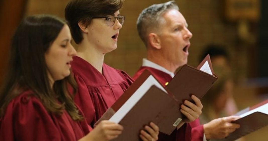 Ritmo do canto Gregoriano diminui ansiedade de mães com filhos hospitalizados