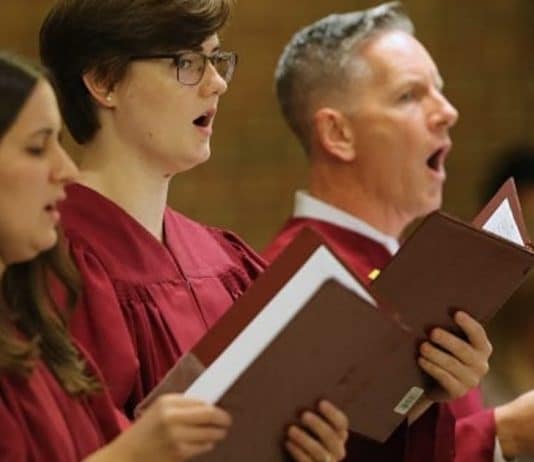 ritmo-do-canto-gregoriano-diminui-ansiedade-de-maes