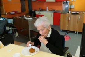resilienciamag.com - Mulher de 103 anos diz que 'coragem e fé' vencem o coronavírus