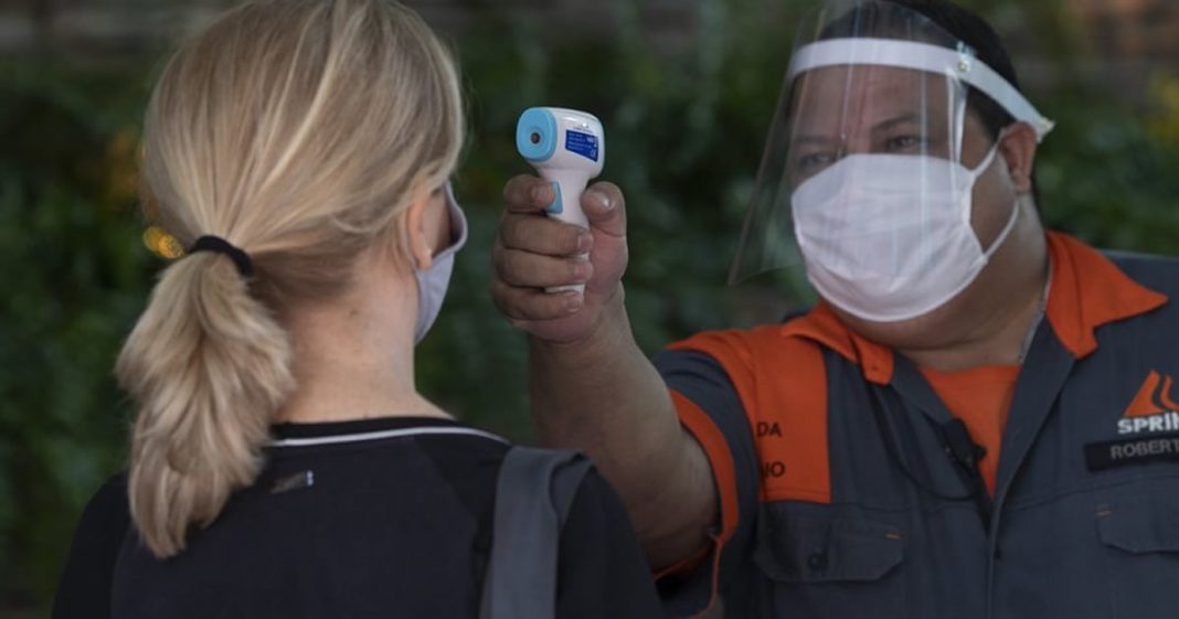 Covid: Aumento de casos mostra necessidade de vigilância à medida que o mundo reabre