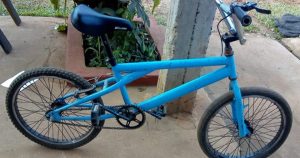 resilienciamag.com - Menino vende churros que sua mãe faz e realiza o sonho de comprar uma bicicleta.