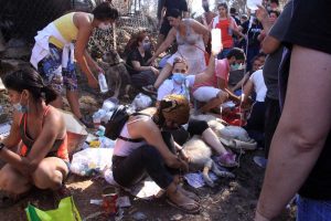 resilienciamag.com - Centenas de pessoas se juntam para salvar cachorros presos em canil ilegal em chamas em Portugal