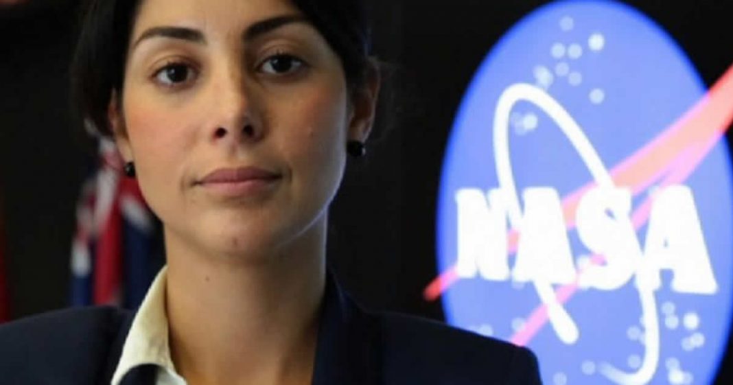 Ela fez faxina pra estudar e hoje é líder da missão da NASA em Marte