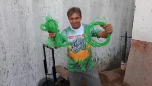 resilienciamag.com - Gari brasileiro venceu o alcoolismo e se tornou uma celebridade da reciclagem no YouTube