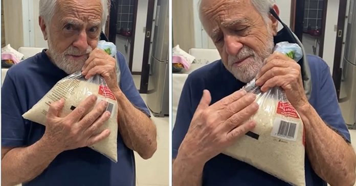 sucesso-no-instagram-ary-fontoura-faz-critica-ao-preco-do-arroz-agarrado-a-um-pacote sucesso-no-instagram-ary-fontoura-faz-critica-ao-preco-do-arroz-agarrado-a-um-pacote