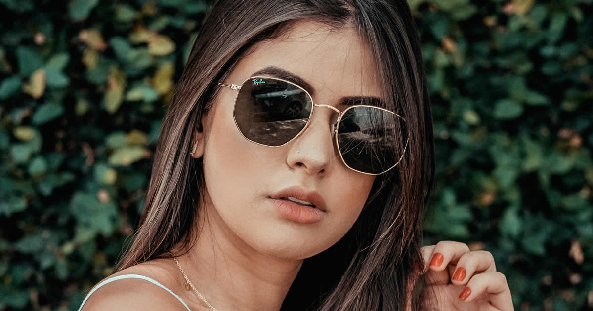tem-gente-que-e-viciada-em-aprovacao-alheia-e-vive-uma-vida-de-mentira