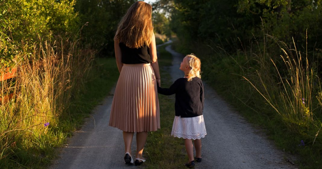 Conselho de uma mãe imperfeita:Uma mãe infeliz não pode criar filhos felizes.