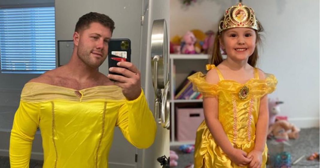 Pai se veste de Bela pra brincar com filha e viraliza no Twitter