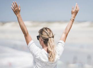 Você nunca será feliz se continuar esperando amor de pessoas que não sabem amar