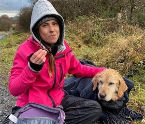 resilienciamag.com - Alpinistas carregam nas costas por 10Km cão perdido na neve