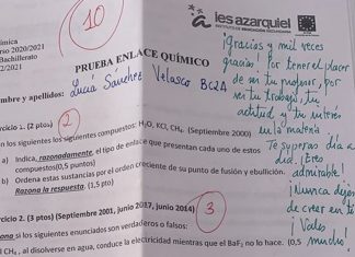 Professor escreve frases motivacionais nas provas dos alunos e mostra que pequenos gestos fazem toda a diferença.