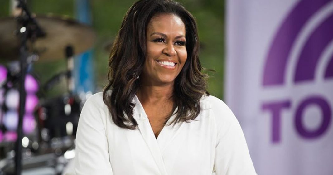 Michelle Obama diz que está viciada em tricô e já pensa na aposentadoria