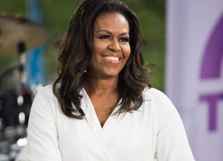 Michelle Obama diz que está viciada em tricô e já pensa na aposentadoria