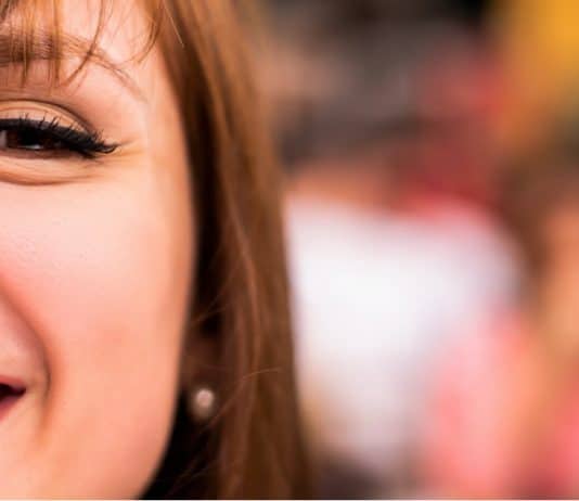 eu-vivo-um-relacionamento-serio-com-o-que-me-acende-e-nao-com-o-que-me-mata-aos-poucos-por-dentro