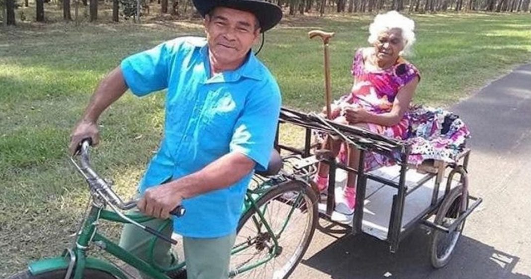 Idoso adapta bicicleta para levar a esposa para passear! O amor vence qualquer desafio!