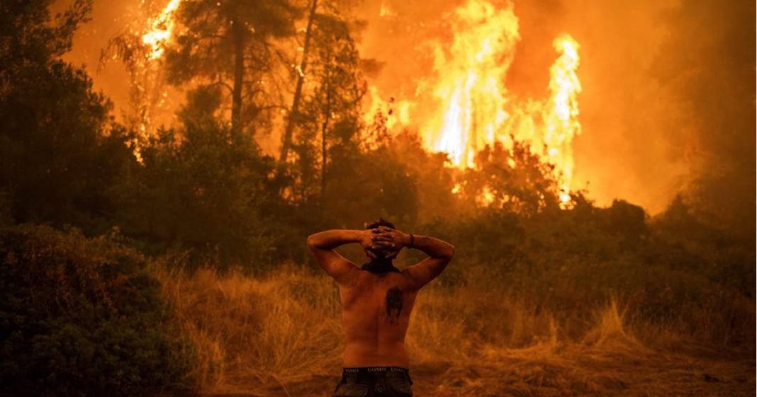 Cenário apocalíptico: Incêndios destroem ilhas na Grécia!