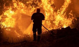 resilienciamag.com - Cenário apocalíptico: Incêndios destroem ilhas na Grécia!