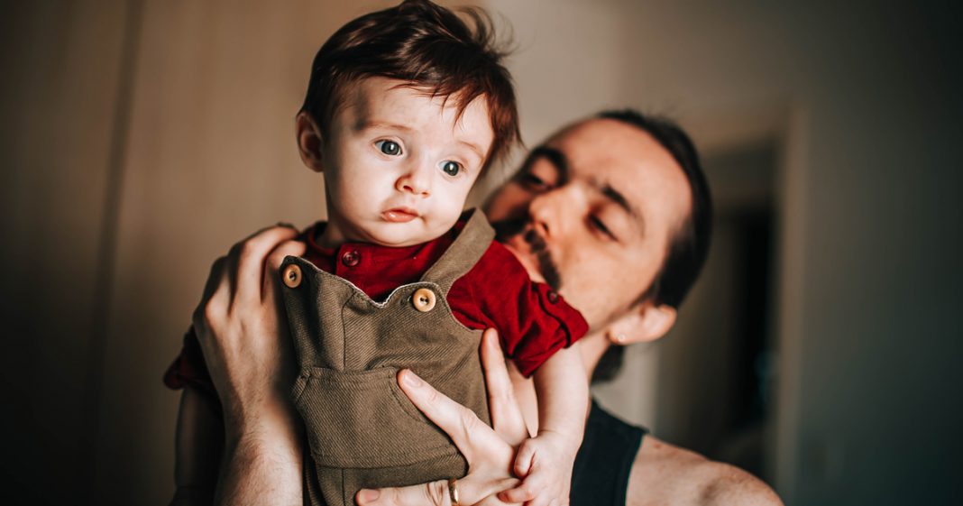 Pais que mentem para seus filhos, que efeitos isso pode ter?