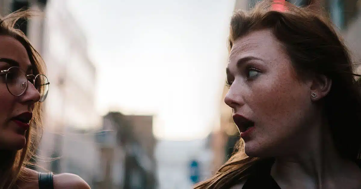 sinais-claros-e-obvios-de-que-voce-esta-em-uma-amizade-abusiva