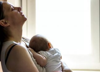 Cuidar de crianças pequenas é exaustivo, não romantize a maternidade!