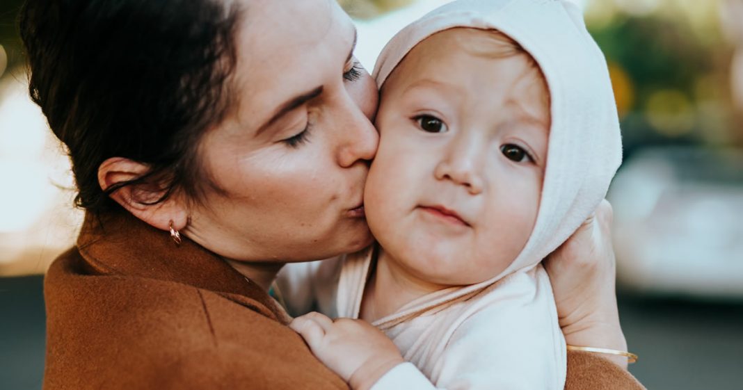 A maioria dos pais dizem que desenvolvem ‘superpoderes’ depois de ter um bebê, de acordo com nova pesquisa