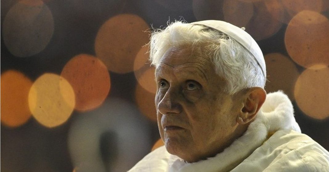 Bento XVI, em carta aberta, pede perdão pela omissão nos casos de abuso sexual dentro da Igreja