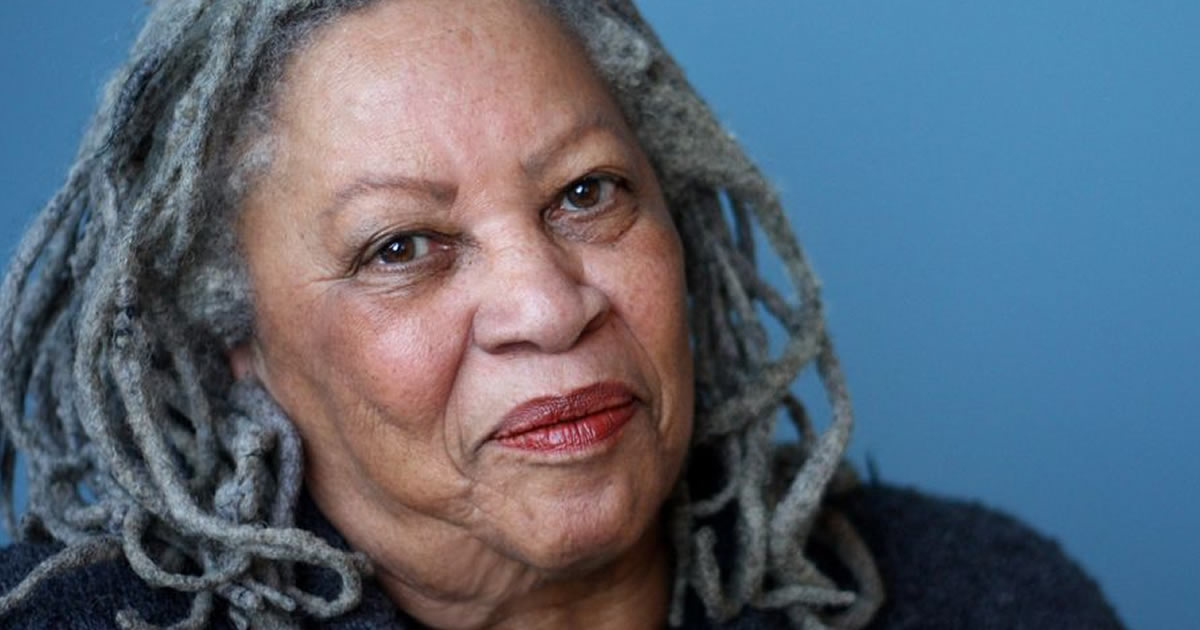 sei-que-o-mundo-esta-machucado-e-sangrando-e-acordando-que-se-cura-toni-morrison