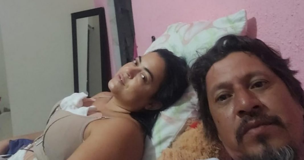 Marido junta R$ 20 mil em galão de água e realiza sonho da esposa de colocar silicone