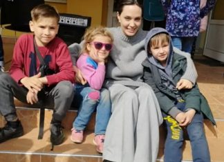 Angelina Jolie viaja até a Ucrânia para ajudar crianças “Elas devem estar em choque”.