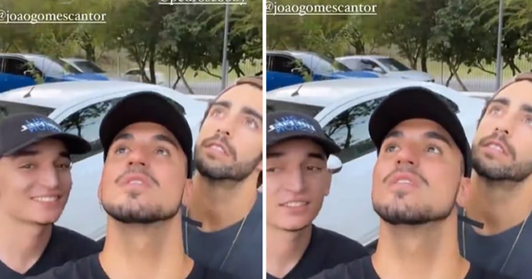Medina, João Gomes e Pedro Scooby brincam juntos com o meme que virou a marca registrada do brother